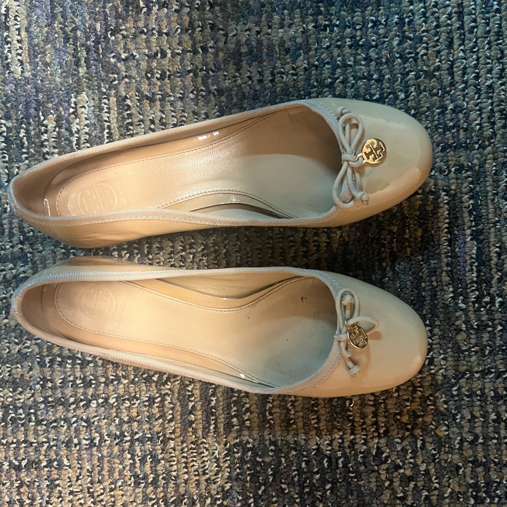 Tory Burch small block heel patent leather nude ballet shoes 8.5